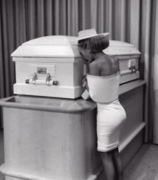 Sofi-Mej Dikson na sahrani ćerke Prinses nakon tragične smrti tinejdžerke (1).PNG