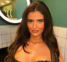 Britanska influenserka Eli Krempsi suočena sa optužbama zbog krijumčarenja kanabisa (1).PNG