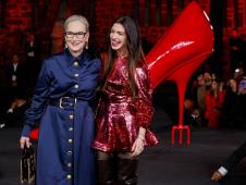 En Hatavej, Meril Strip