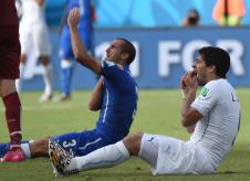 Italija - Urugvaj Đorđo Kjelini Luis Suarez