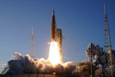 Artemis II raketa Mesec