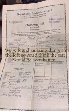 Otvaranje starog prašnjavog sefa tokom renoviranja kuće i otkrivanje njegovog sadržaja (3).png