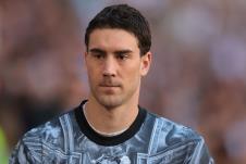 Dušan Vlahović na zagrevanju tokom meča Juventus - Đenova