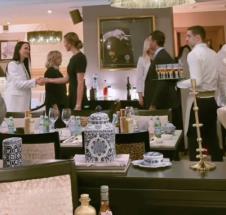 Donald Tramp Mlađi i Betina Anderson u restoranu u Banja Luci