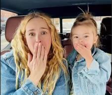 Rumer Vilis sa ćerkom