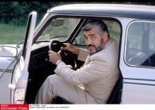 Mario Adorf u beloj peglici