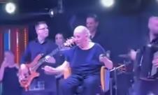 Vesna Zmijanac puši i pije na nastupu