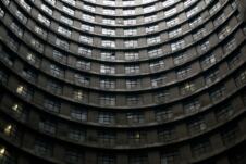 Neboder Ponte Tauer u Johanesburgu, cilindrična zgrada sa šupljim jezgrom