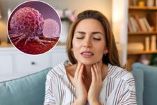 mlada žena se drži za vrat/ćelije raka