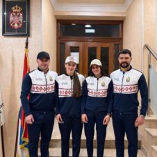 Sara i Kristina sa selektorom Zdralom i trenerom Bicenovim.jpg