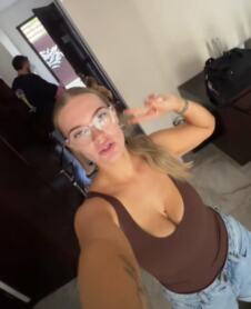 Australijska influenserka Taleja Skaj izazvala osude nakon što je ostavila bebu samu u hotelskoj sobi na Baliju (4).png