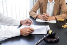 Advokat klijent pravnik sud