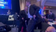 Donald Tramp correspondent dinner (10).png