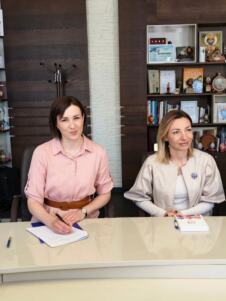 Ministarka Macura sa predsednicom opštine Trstenik.jpg