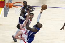 Los Anđeles Lejkers - Hjuston Rokets Alperen Šengun i Lebron Džejms