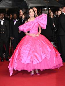 Demi Mur u Kanu u pink haljini
