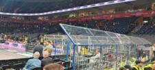 Zaštitna ograda iza klupe Crvene zvezde