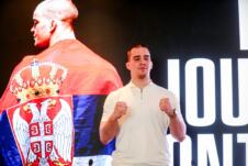 Duško Todorović prilikom potpisivanja novog ugovora sa UFC
