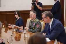 Aleksandar Vučić general  Aleksus Grinkevič komadant NATO (10).jpeg