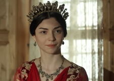 Merve Bolugur kao sultanija Nurbanu