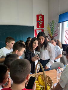 U okviru projekta Nevidljivi šampioni održane su tribine i radionice u školama, s učenicima razgoavarala i Nikolina Leković.