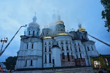 Kijev kijevsko-pečerska lavra zapaljena (16).jpg