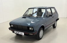 Plavi Yugo 45A iz 1989. godine koji se u Velikoj Britaniji prodaje za 10.500 evra (1).jpg