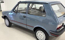 Plavi Yugo 45A iz 1989. godine koji se u Velikoj Britaniji prodaje za 10.500 evra (3).png