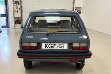 Plavi Yugo 45A iz 1989. godine koji se u Velikoj Britaniji prodaje za 10.500 evra (4).png