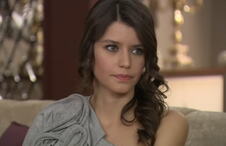 Beren Sat kao Bihter u seriji Zabranjeno voće