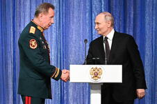 Viktor Zolotov02 EPA Sergey Bobylevsputnikkremlin P.jpg