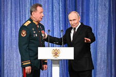 Viktor Zolotov04 EPA Sergey Bobylevsputnikkremlin P.jpg