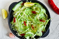 Salata od kupusa, krastavca i korijandera - tzv. ozempik salata