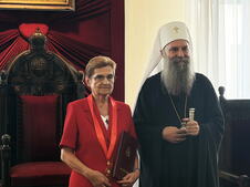 2026-06-30 13_53_23-Патријарх Порфирије уручио орден Светог Саве истражном судији Даници Маринковић .jpg