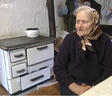 Radmila Krsmanović sedi kraj Smederevca