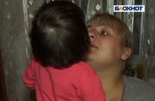 Nina Dmitruškova sa surogat bebom Emom