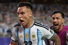 Lautaro Martinez slavi gol na meču Argentina - Švajcarska