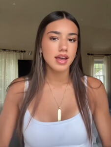 Adrijana Lima i njena ćerka Valentina Lima Jarić u usklađenim modnim kombinacijama (3).PNG