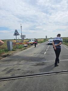 Tragedija!!!!Voz je udario automobil na pružnom prelazu Odžaci-Lalić, kod Sombora.Strahuje se d(3).jpeg