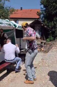 Mladoženja sa viralne svadbe je unuk legendarnog pevača
