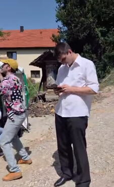 Mladoženja sa viralne svadbe je unuk legendarnog pevača