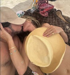 Hajdi Klum, Tom Kaulic na plaži razmenjuju nežnosti