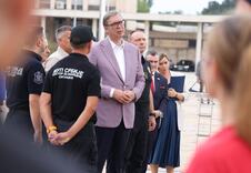 Aleksandar Vučić doček vatrogasaca (9).jpeg