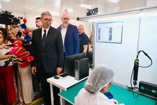 Aleksandar Vučić fabrika humanoidnih robota kompanija Minth Šabac (6).jpeg