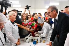 Aleksandar Vučić fabrika humanoidnih robota kompanija Minth Šabac (17).jpeg