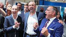 AFD pobeda slavlje Alis Vajdel Tino Krupala Ulrih Zigmund (17).jpg