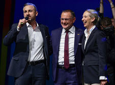 AFD pobeda slavlje Alis Vajdel Tino Krupala Ulrih Zigmund (8).jpg
