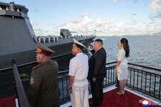 Kim Džong Un razarač Kang Kon  (5).jpg