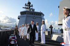 Kim Džong Un razarač Kang Kon  (4).jpg