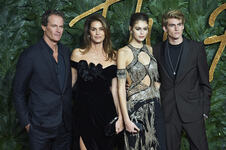 Presley Gerber Kaia Jordan Gerber Presli Gerber Kaja Džordan Gerber (6).jpg